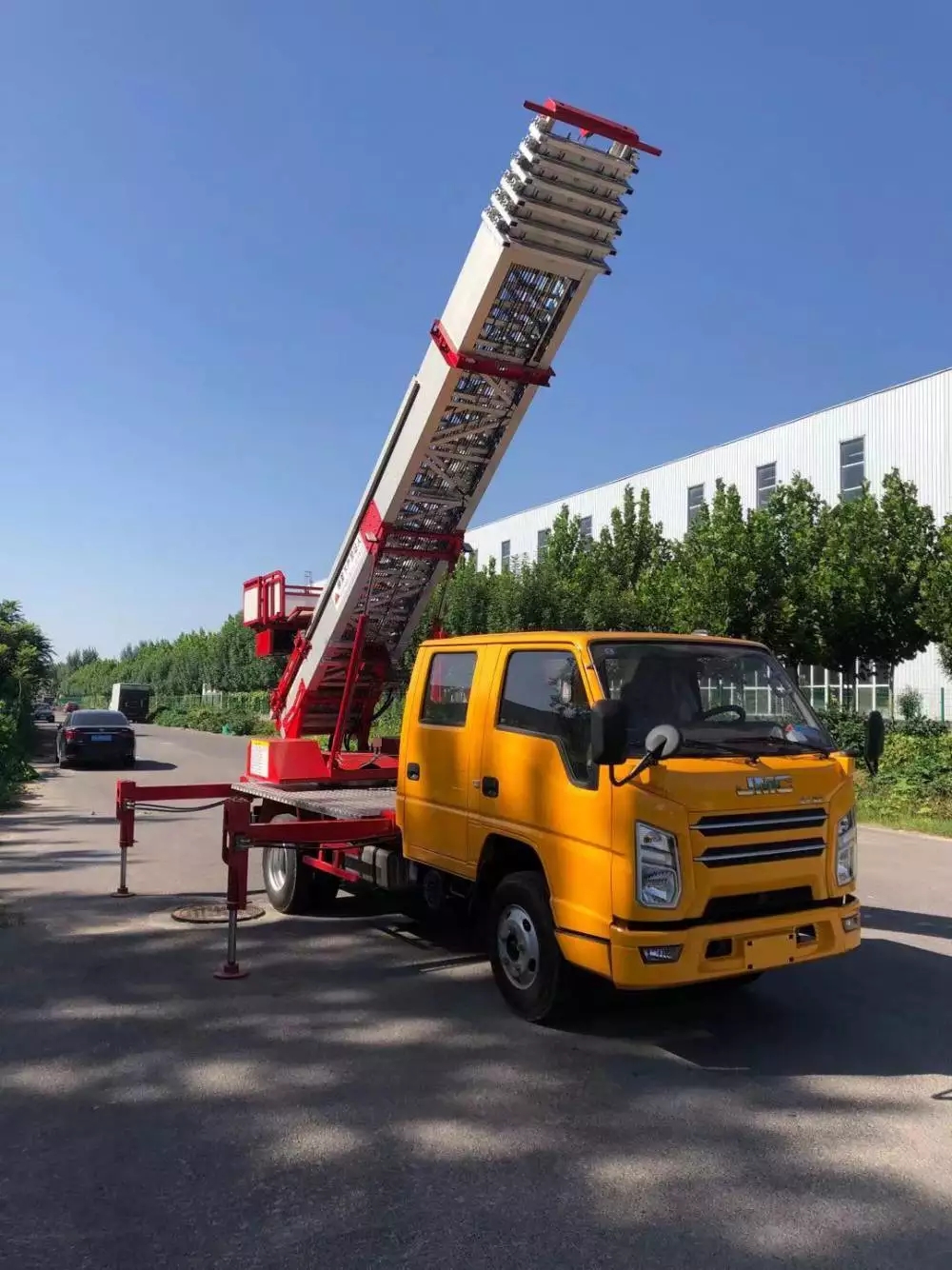 景宁县附近的云梯车出租服务：轻松解决高空作业需求