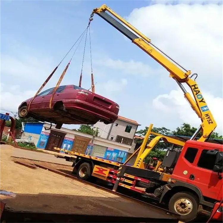 景宁县吊车吊汽车的正确方法